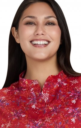 1093PRA koi Basics Artist Series Haut Imprimé Ari avec Encolure Fendue - Etta Vee Snowflakes