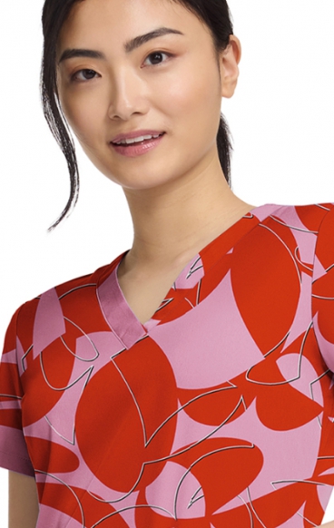 MC8564 Med Couture 2 Pocket V-Neck Print Top - Hopscotch MC8564 Med Couture 2 Pocket V-Neck Print Top - Hopscotch