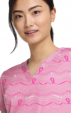 MC8564 Med Couture 2 Pocket V-Neck Print Top - In the Loop