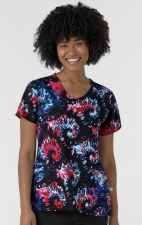 6347 WINK Women's 2 Pocket Curved V-Neck Print Top - Freedom Sparkle Black