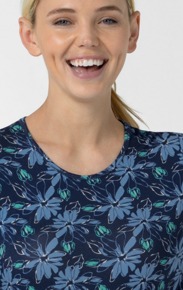 2409 Wink Layers Haut Lisse à Manche Longues Imprimer - Beachy Blooms Navy 2409 Wink Layers Haut Lisse à Manche Longues Imprimer - Beachy Blooms Navy