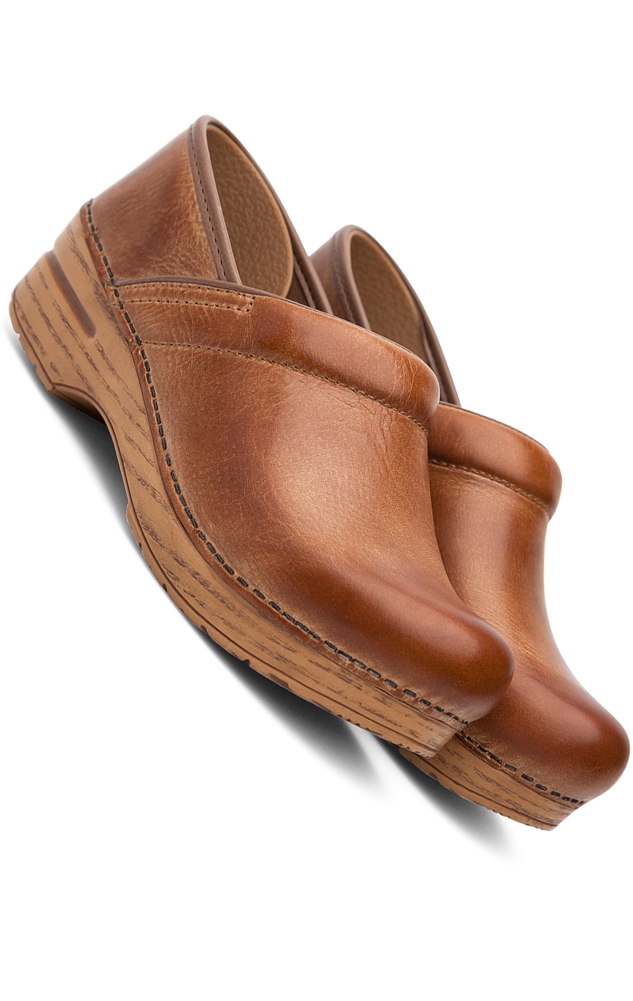 Wide dansko hotsell clogs sale